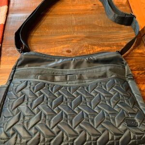 Lug travel purse